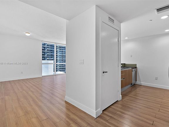 3rd image of 1060 Brickell Ave APT 4017