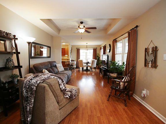4th image of 216 Phelps Ct