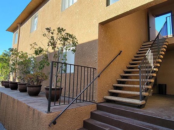 4th image of 10766 Woodbine St #208