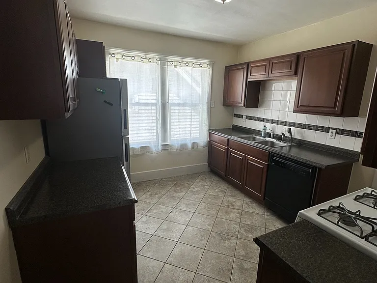 686 Tacoma Ave #2 — Photo 3
