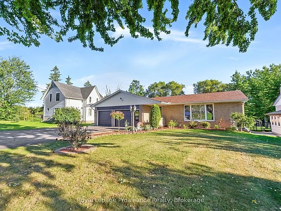4th image of 167 Dundas St
