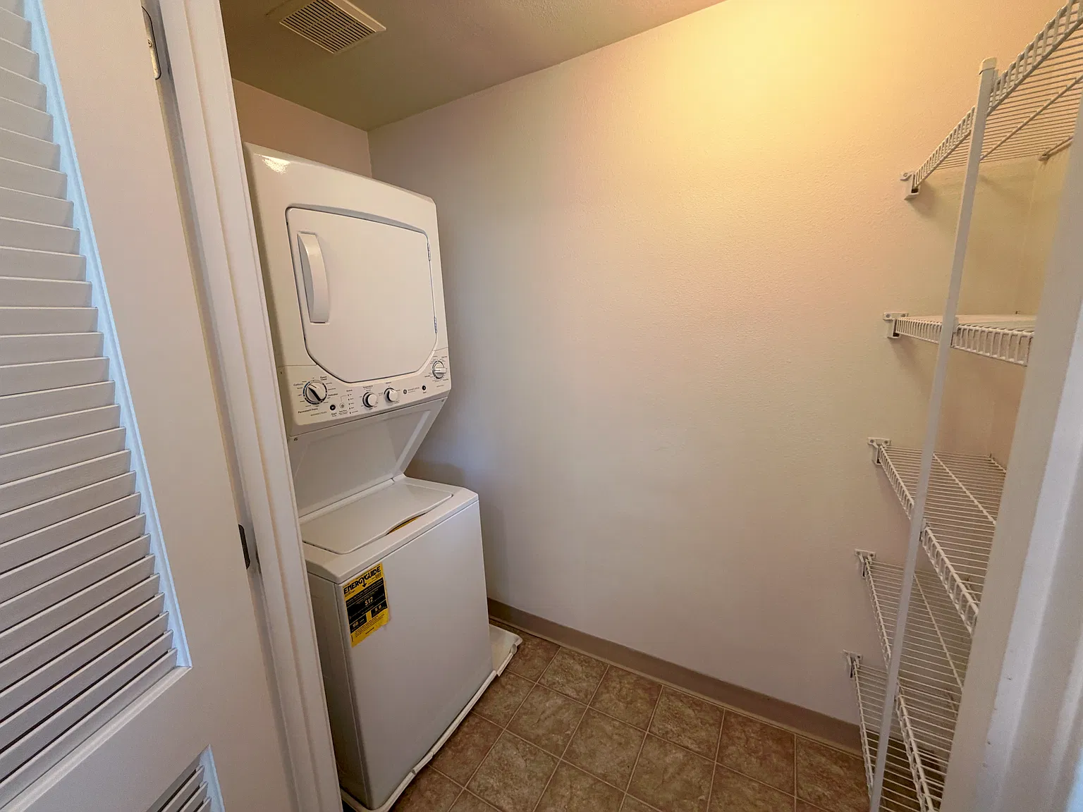 Studio, 550 sqft, $1,599 — Photo 4
