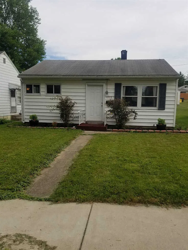 1233 W 4th St photo 1