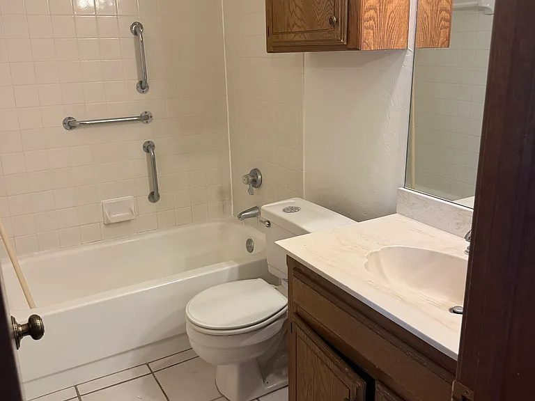 1528 Simon Ave — Photo 2