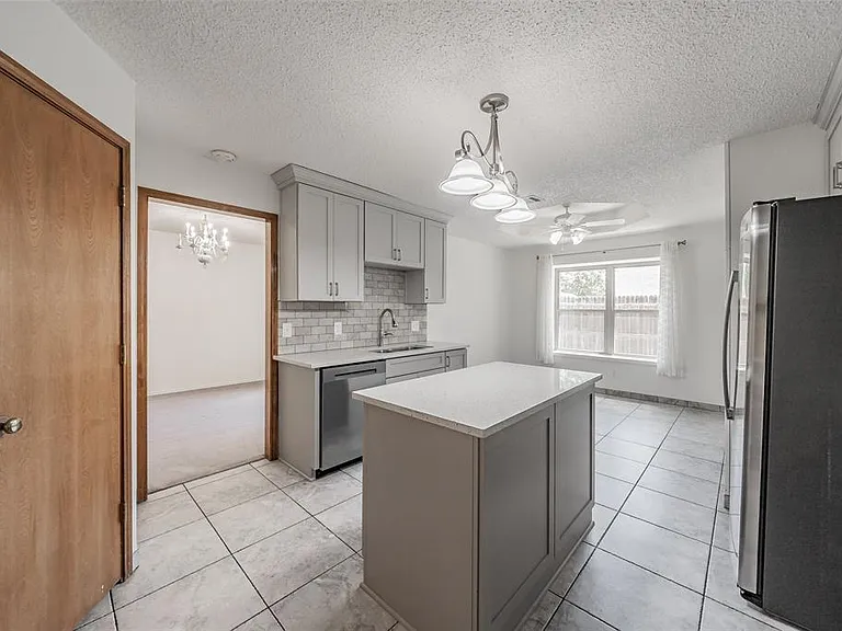 KITCHEN ISLAND