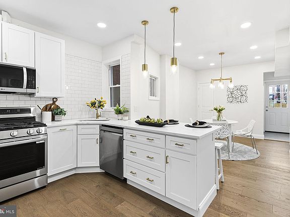 5th image of 605 Parkwyrth Ave