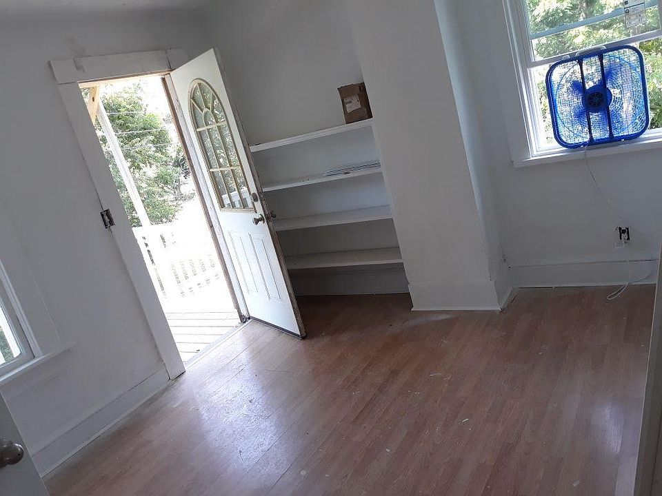 1st image of 1102 12th St SE