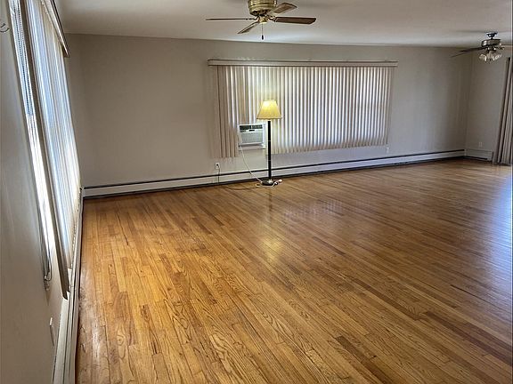 3rd image of 35 Washington Drive