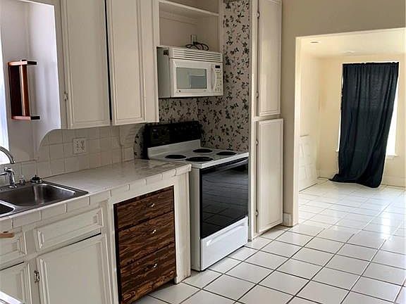 5th image of 946 S Arch St