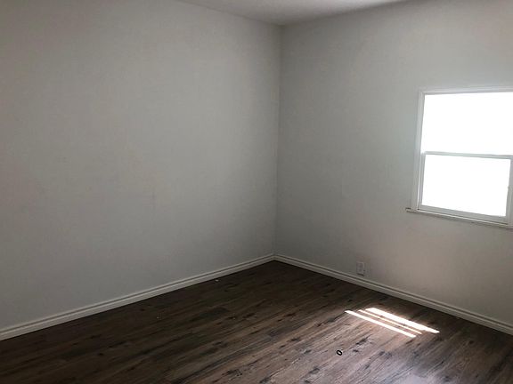 5th image of 1218 E Bryan Ave