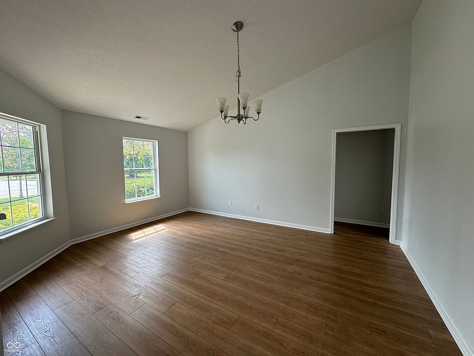 2nd image of 5439 Pine Knoll Blvd