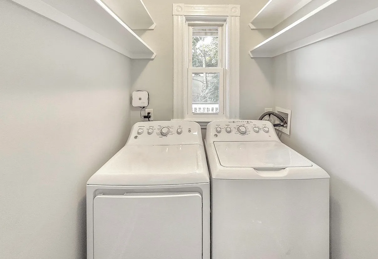 3 bed, 986 sqft, $2,495 — Photo 4