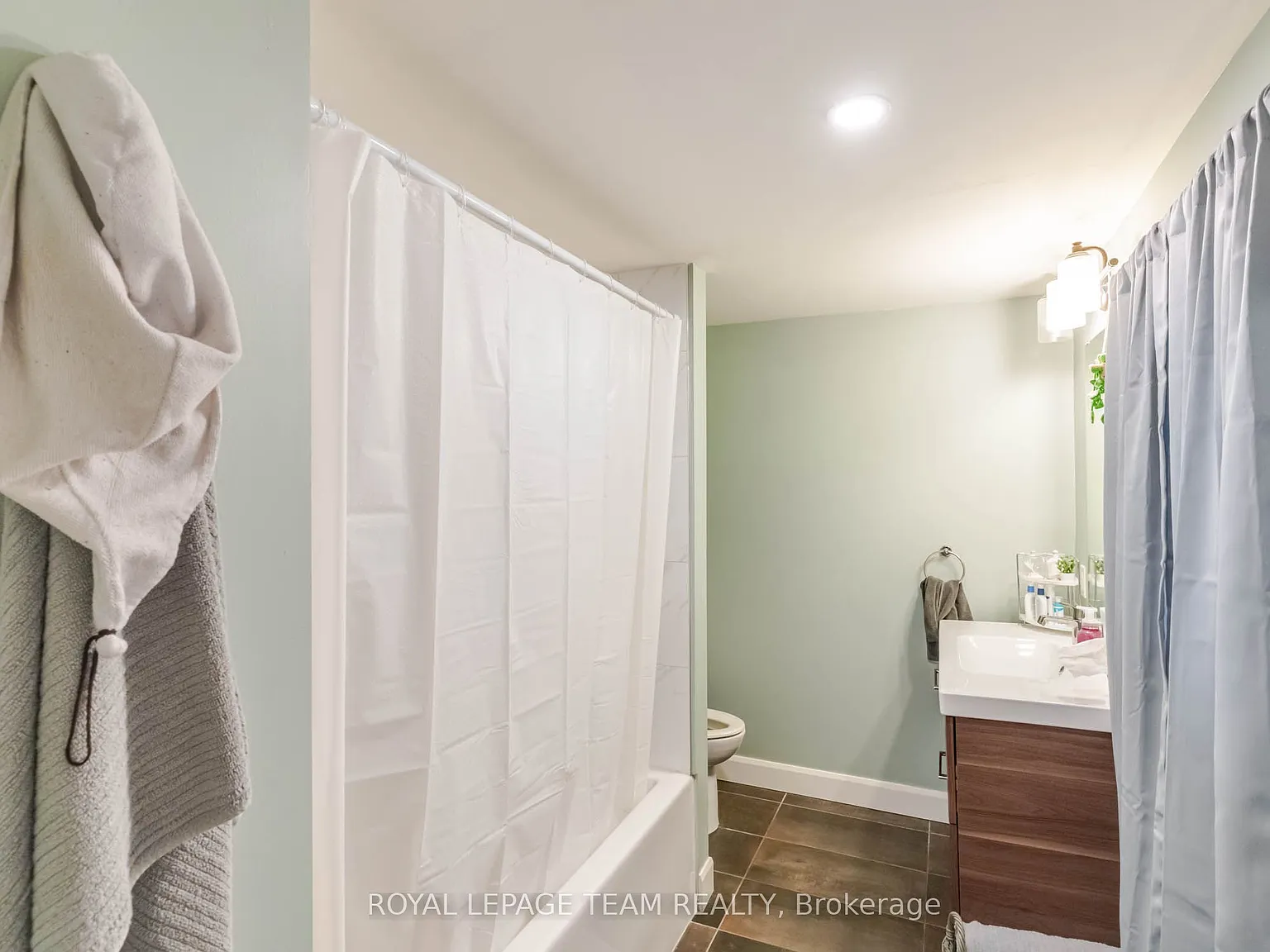 1 bed, $2,100 — Photo 2