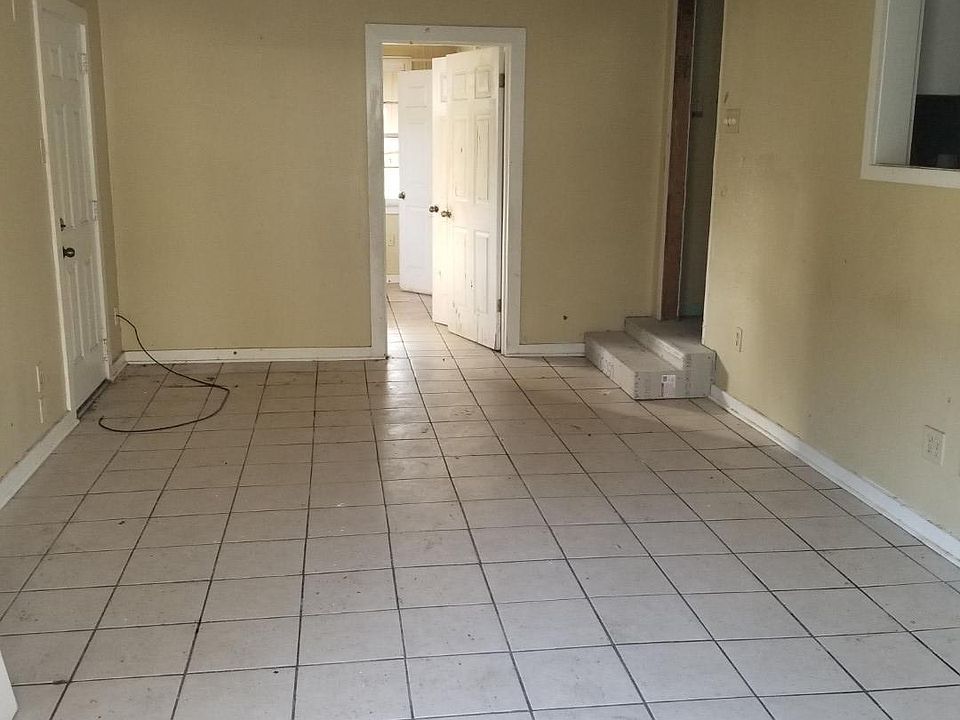 2nd image of 1913 Filhiol Ave