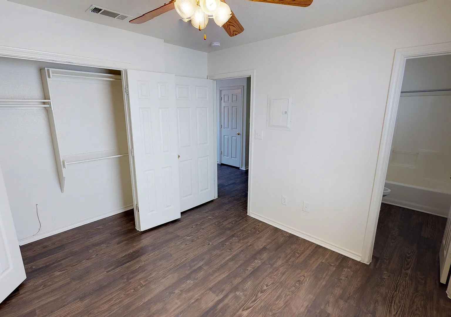 Somesuch Place Apartments — Photo 4