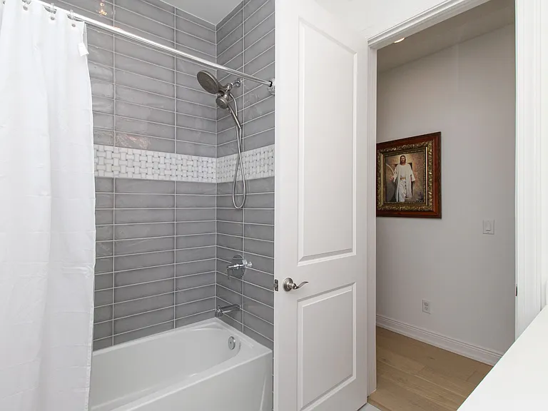 9241 Cayman Dr — Photo 15