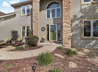 10094 Brookhaven Dr, Woodbury, MN 55129