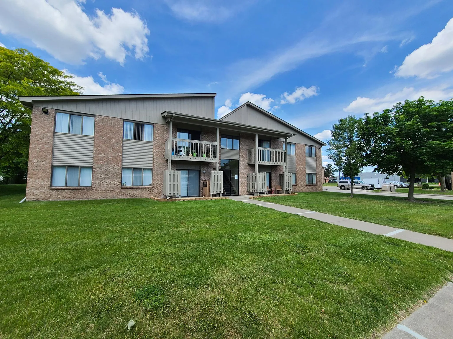 2 bed, 900 sqft, $1,200 — Photo 2