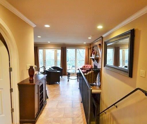 5th image of 421 Lakeshore Dr