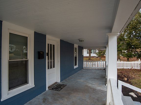 4th image of 146 Eastern Ave