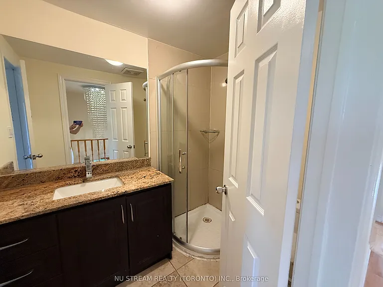 William Honey Cres — Photo 15