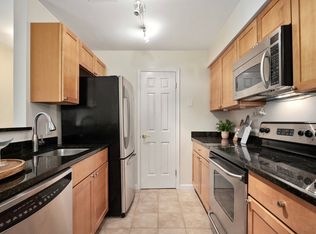 2050 N Calvert St APT 304, Arlington, VA 22201