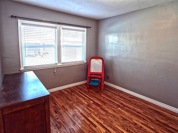 3rd image of 12218 Eastbrook Ave