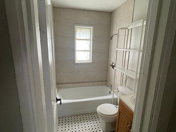 5th image of 3084 Waynoka Ave #1