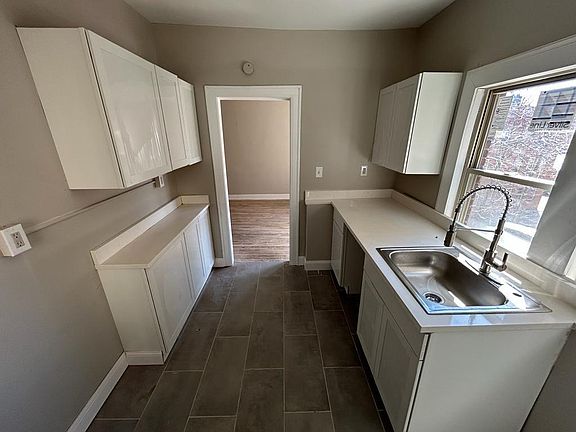 3rd image of 12065 Edgewater Dr APT 21