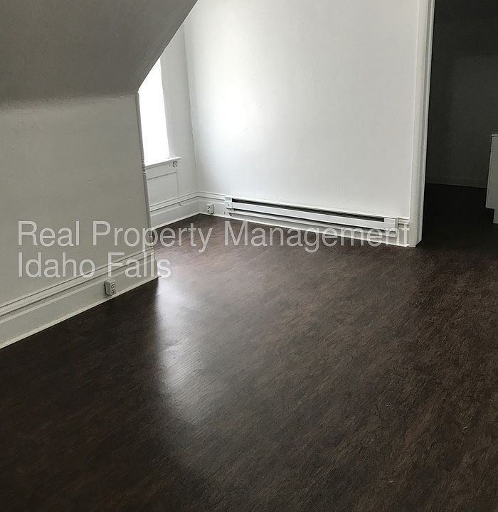 2nd image of 451 H St APT 2