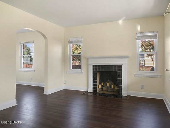 4th image of 2175 Gladstone Ave