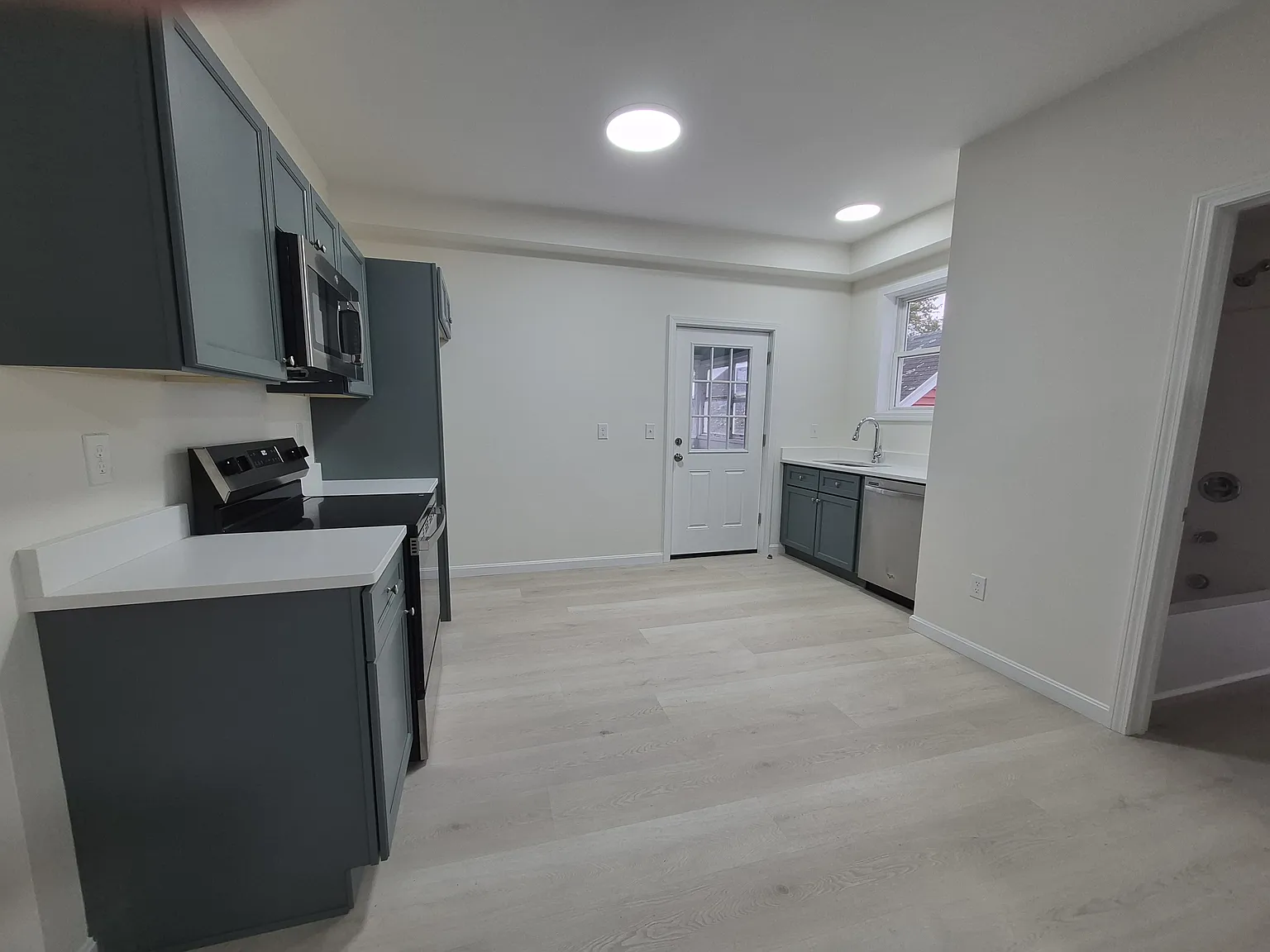 68 Newton St — Photo 4
