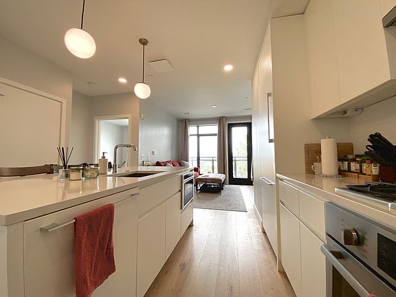 2nd image of 191 Washington St #619