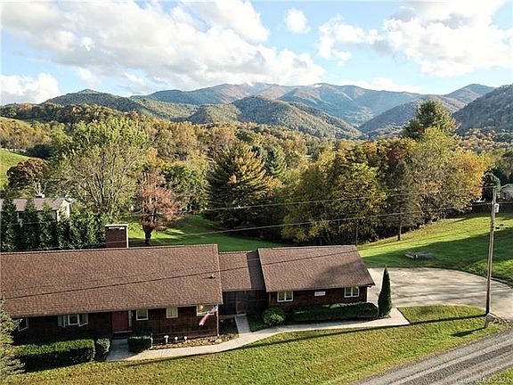 2nd image of 63 Hampshire Ln