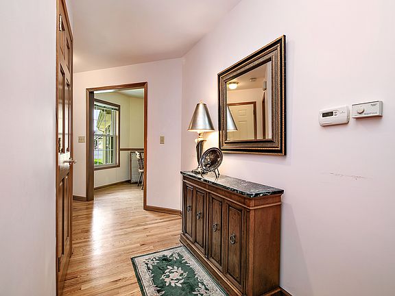 3rd image of 548 Olde Oak Dr #548