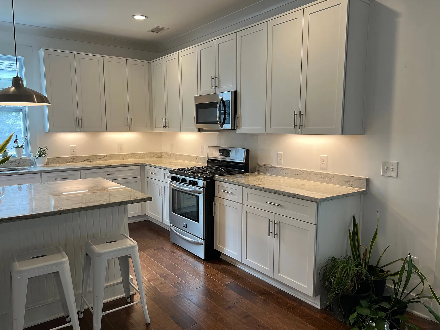 3 bed, 2.5 bath, 1900 sqft, $3,400 — Photo 3