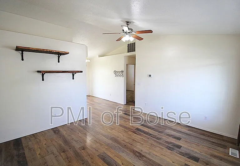 521 Stony Meadow Dr — Photo 2