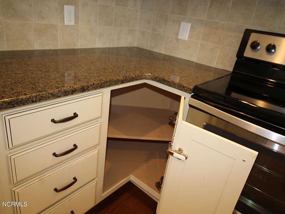 5th image of 4117 Hillard Ln