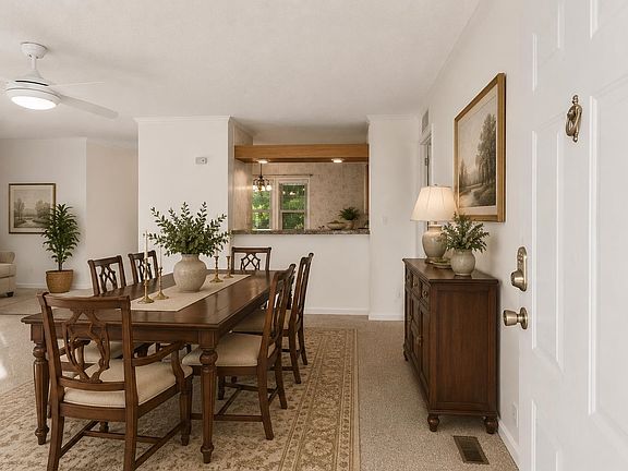 3rd image of 1040 Palm Dr.