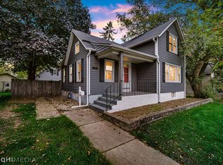 811 S 2nd St, St Charles, IL 60174