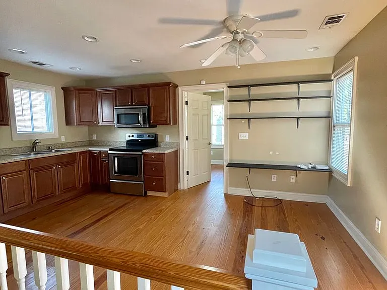 110 E Duffy St — Photo 5