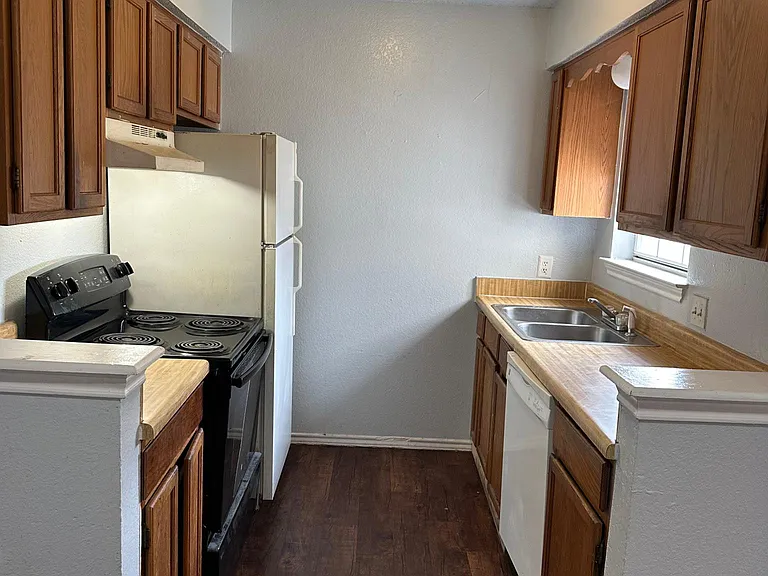 320 S Center St #114 — Photo 5