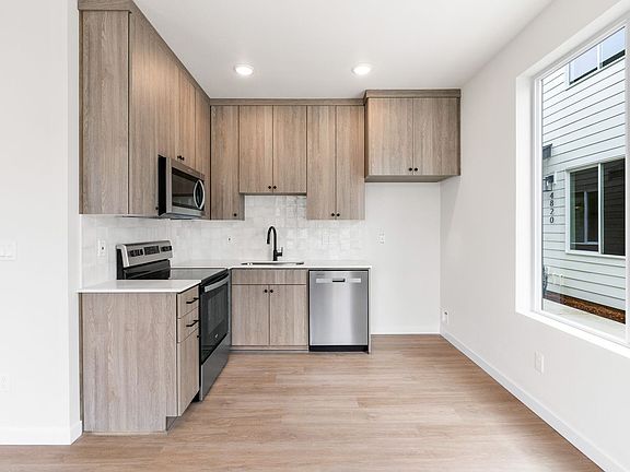 2nd image of 4822 SE 62nd Ave #4822