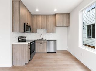 1 Month Free Rent! Brand New 2bd/1.5bath Townhome Mt. Scott-Arleta Gem!, Portland, OR 97206