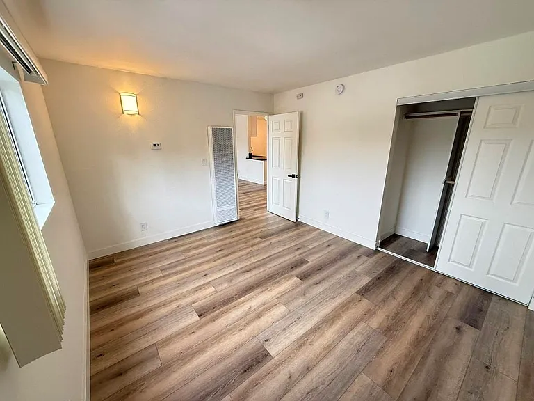 11033 Moorpark St #212 — Photo 13
