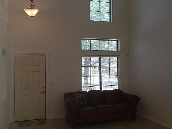 4th image of 2725 E Catalina Ave