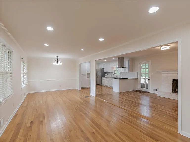 1110 Grimes Bridge Rd — Photo 4