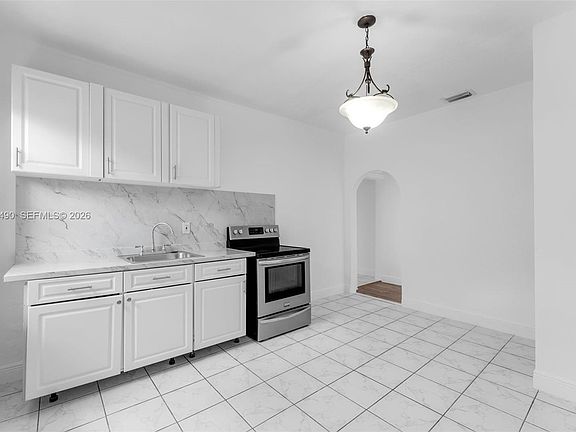 5th image of 5629 SW 7th St