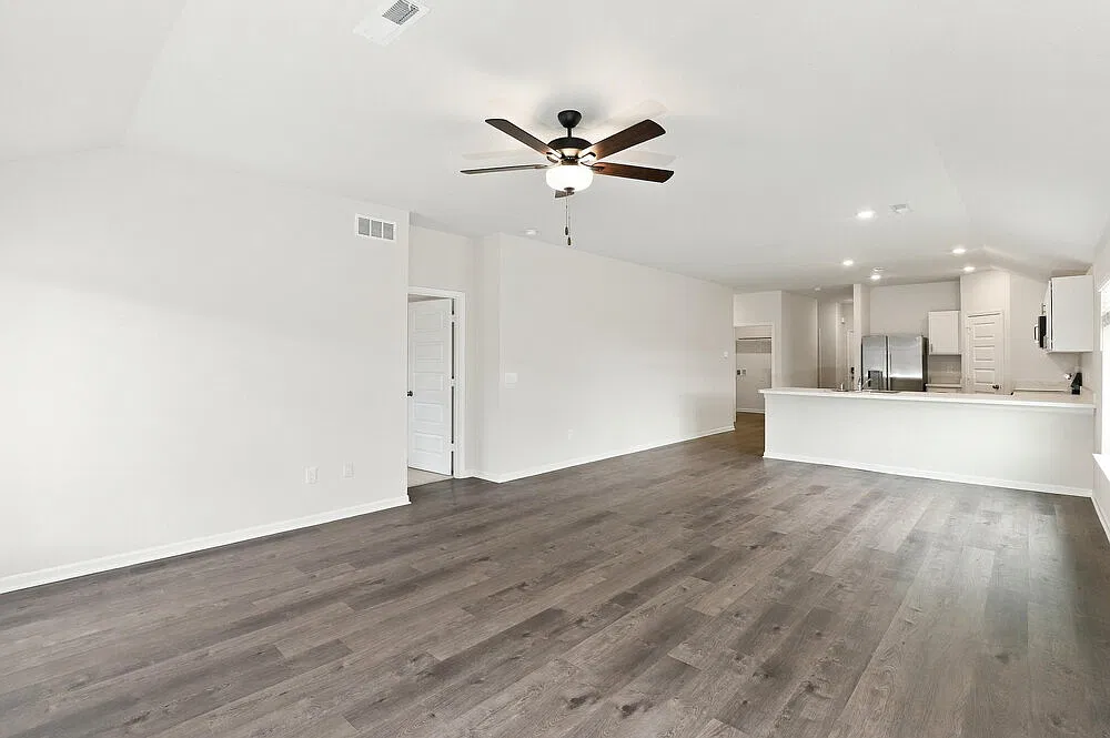 4 bed, 2.0 bath, 1735 sqft, $2,590 — Photo 3