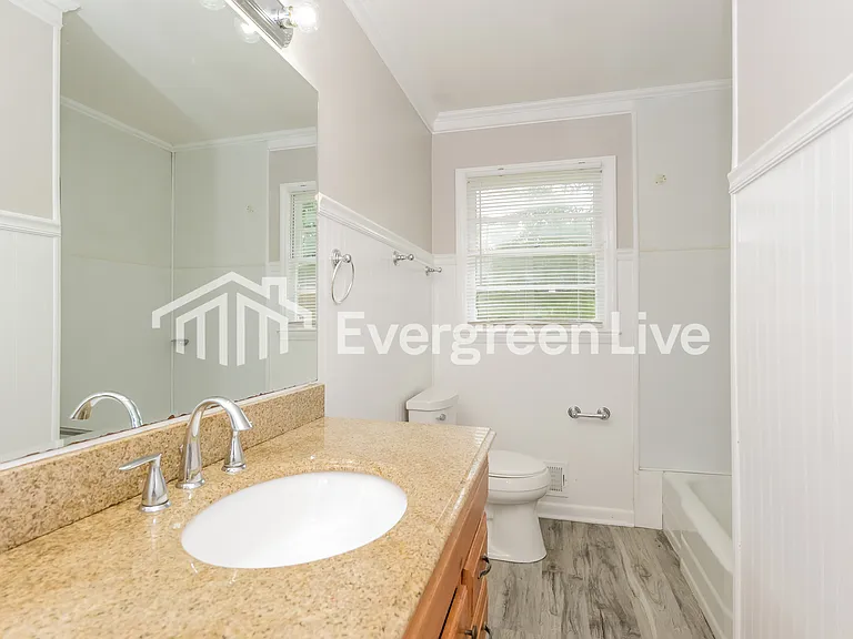 1011 Holly Dr — Photo 8